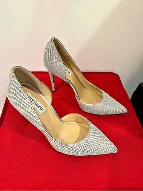 Steve Madden Carrson-R Rhinestone Pointed Toe Heels Silver US 10